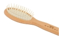 G1502490-gorgol-drewniana-szczotka-do-wlosow-fsc-pneumatyczna-szpilka-plastikowa-owal-mala-korek-fot3_resize.jpg